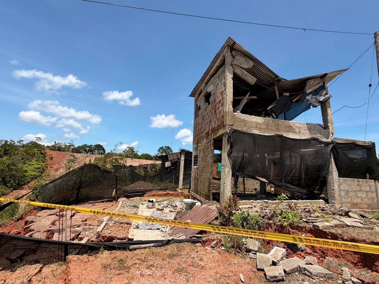 Labores de ayuda comunitaria post-terremoto
